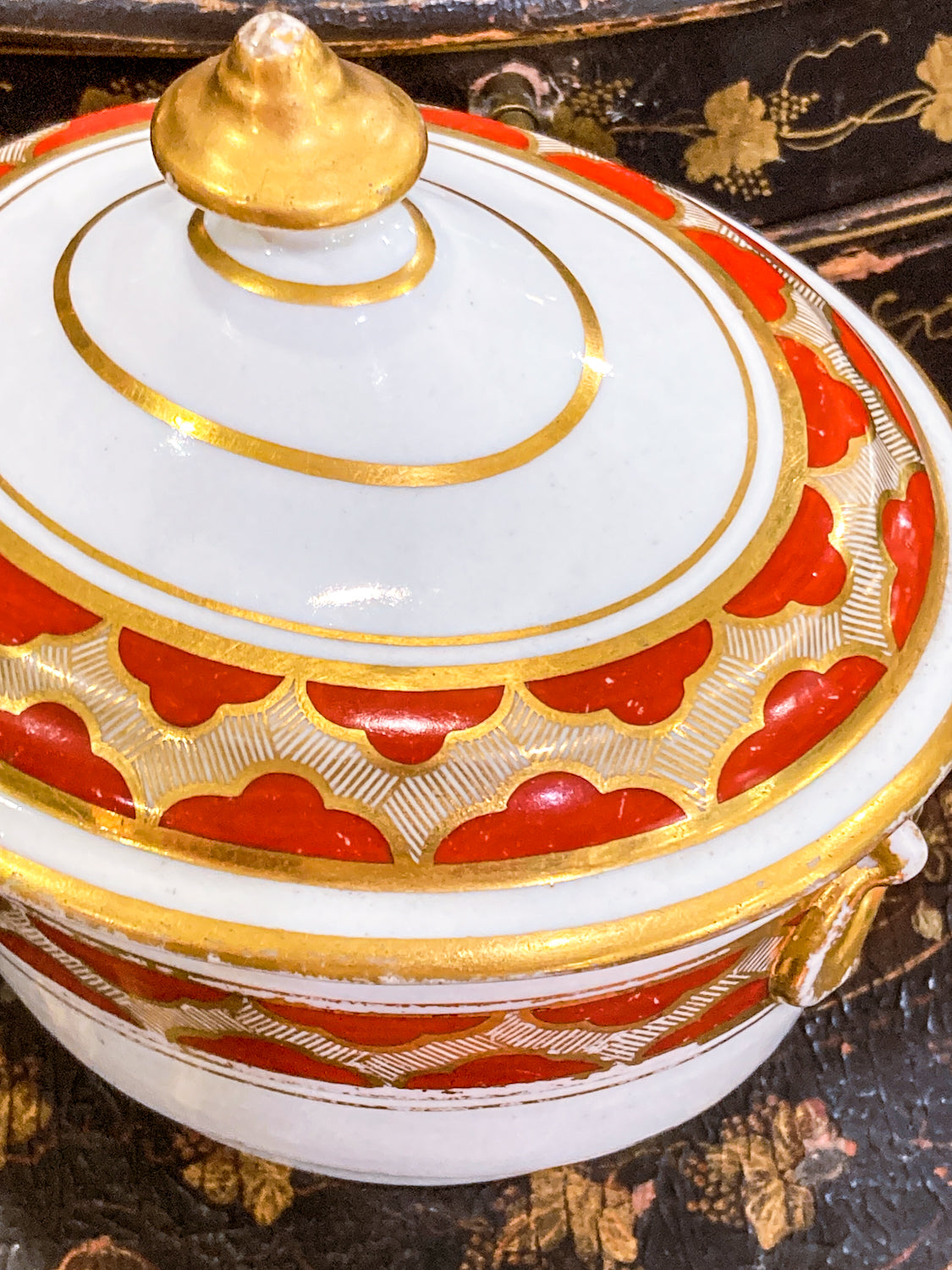 Antique 19th Century English Gilt Gold Iron Red Decorated Covered Porcelain Sugar Bowl