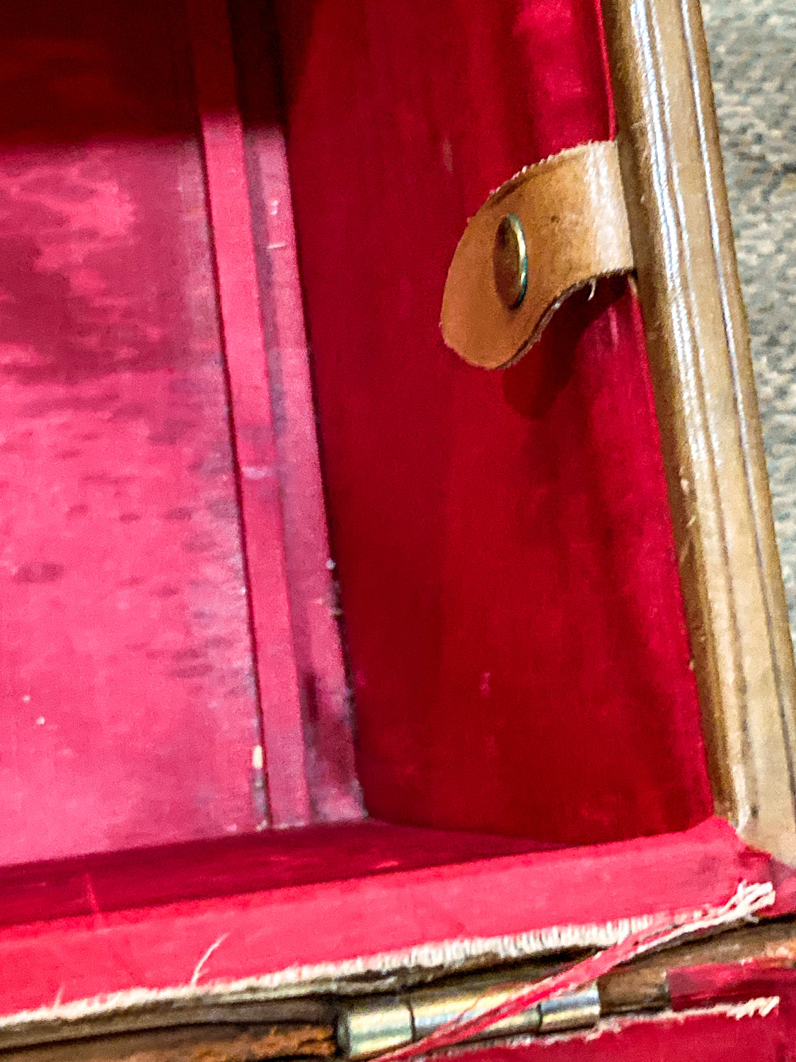 Antique Edwardian Leather Red Lined Carrying Travel Luggage Hat Box