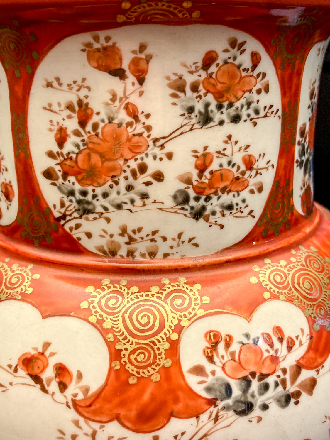 Antique Japanese Hand Painted Kutani Porcelain Vase Lamp Wood Base Close Up