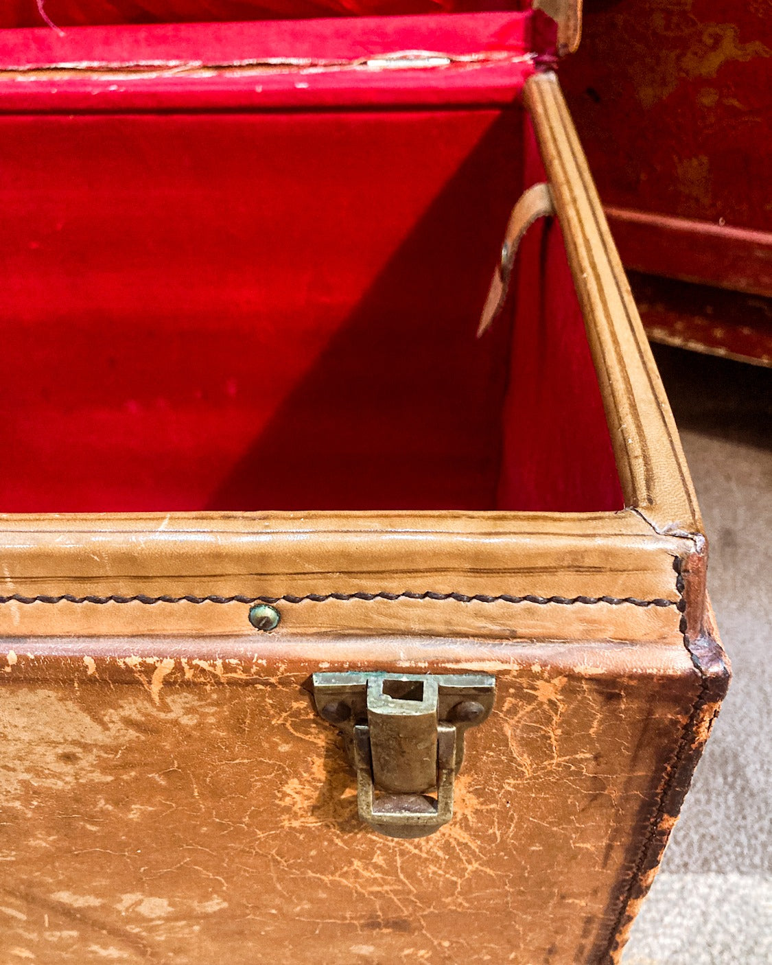 Antique Edwardian Leather Red Lined Carrying Travel Luggage Hat Box