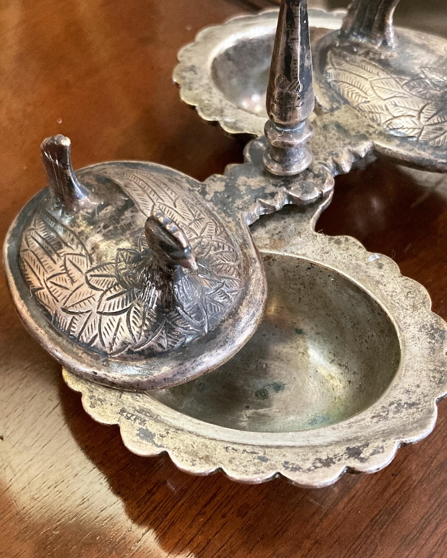 Antique Silvered Miniature Swivel Roosting Hens Table Salt Spice Cellar