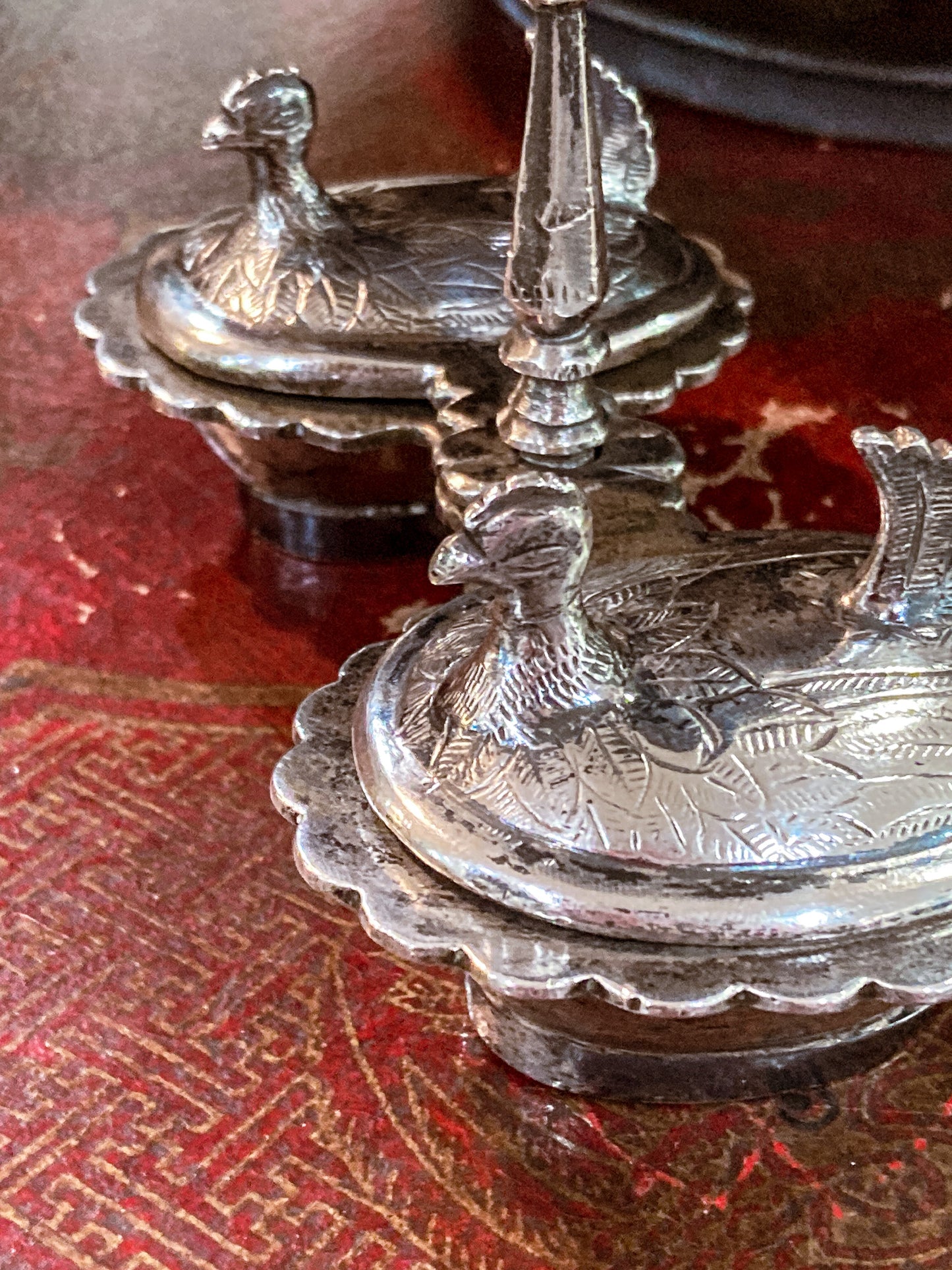 Antique Silvered Miniature Swivel Roosting Hens Table Salt Spice Cellar