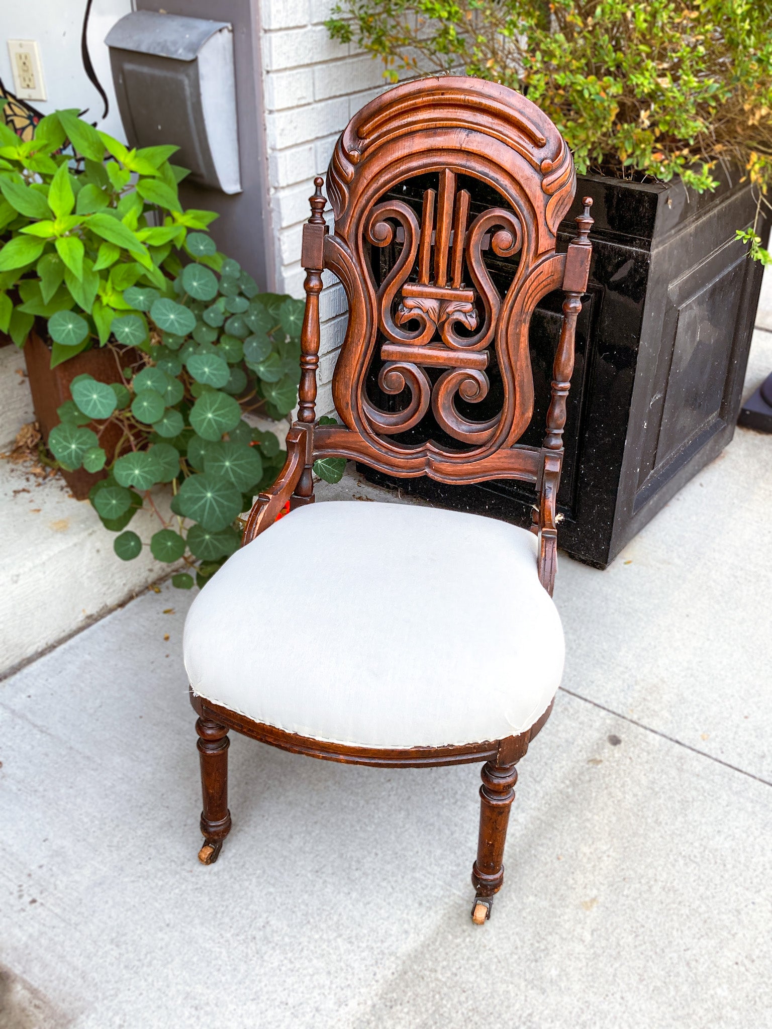 Antique American 19th Century Victorian Carved Walnut Slipper Chair