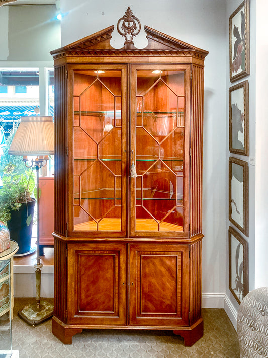 Henredon Lighted Mahogany Wood Corner Plate Glass Display Shelf Cabinet