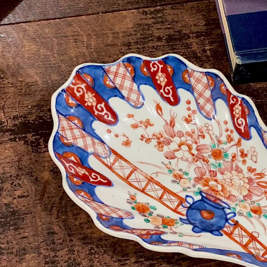 Antique Imari Floral Motif Shell Shaped Japanese Porcelain Dish Tray