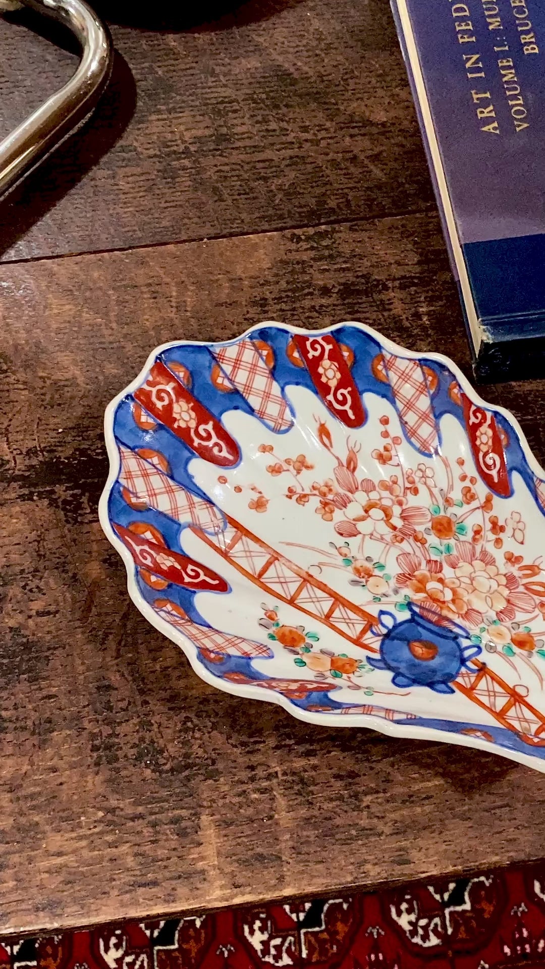 Antique Imari Floral Motif Shell Shaped Japanese Porcelain Dish Tray