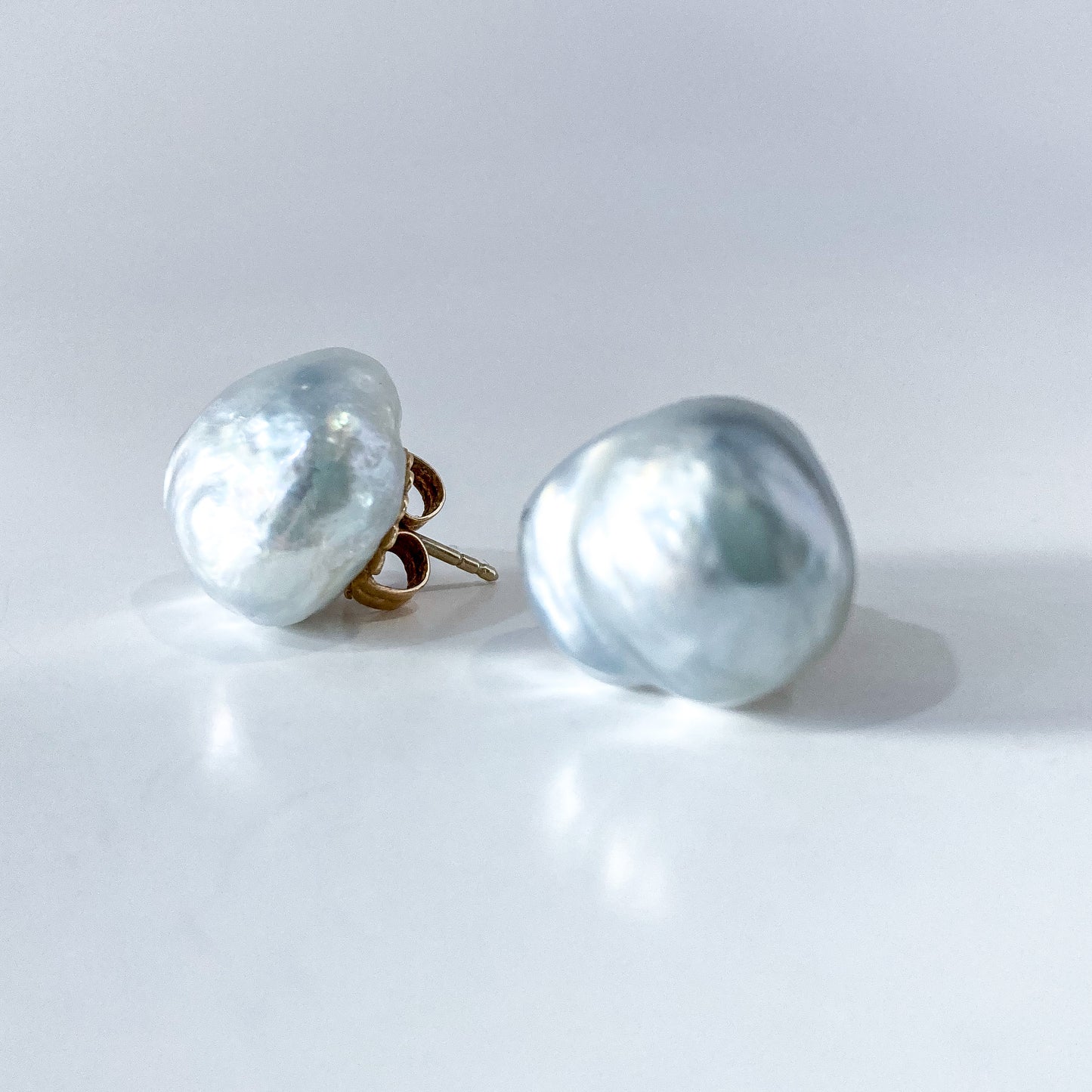 Vintage 14K Yellow Gold Large Silvery Blue Keshi Pearl Post Earrings Side 1