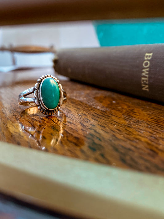 Vintage Scalloped Sterling Silver Aqua Agate Oval Stone Artsy Ring